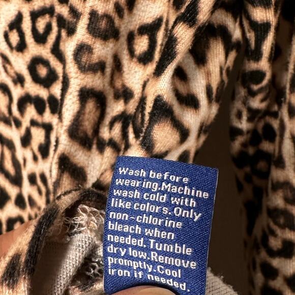 Apt. 9 Animal Print V-Neck Long Sleeve Top Women's Medium - Picture 8 of 8